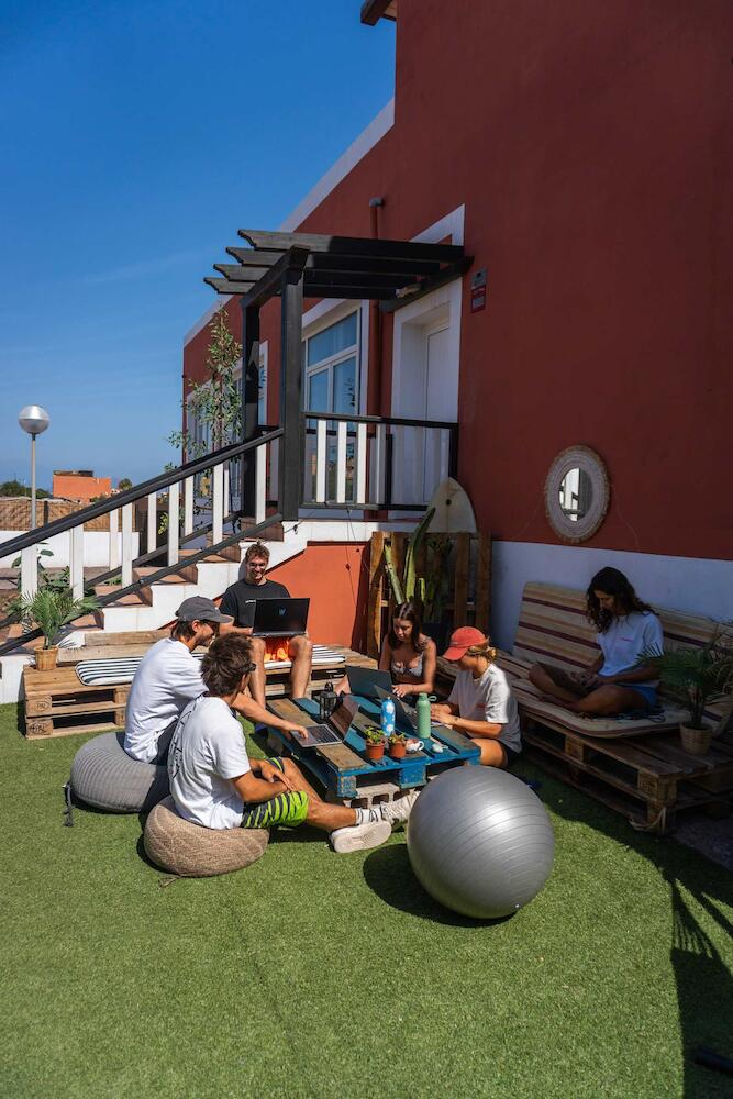 Banama Coliving & Coworking, Surf & Yoga