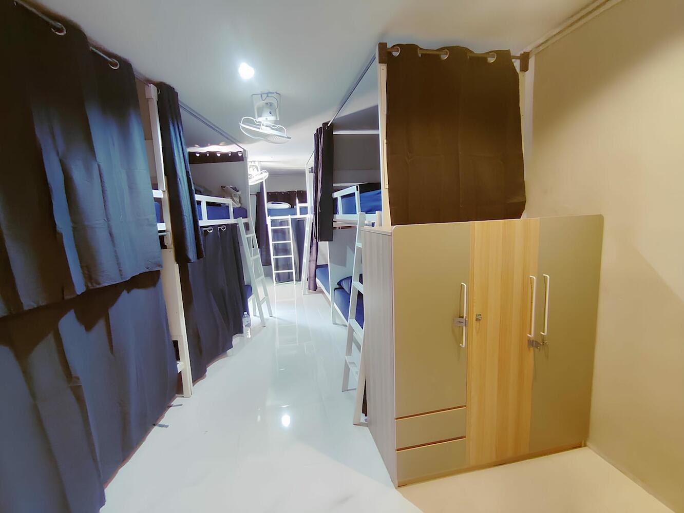 Babyshark Hostel - Loh Dalum Bay, Ko Phi Phi