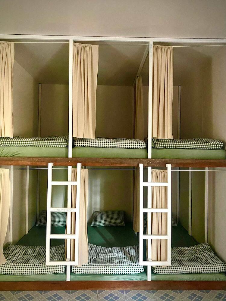 Bless You Hostel, Pai