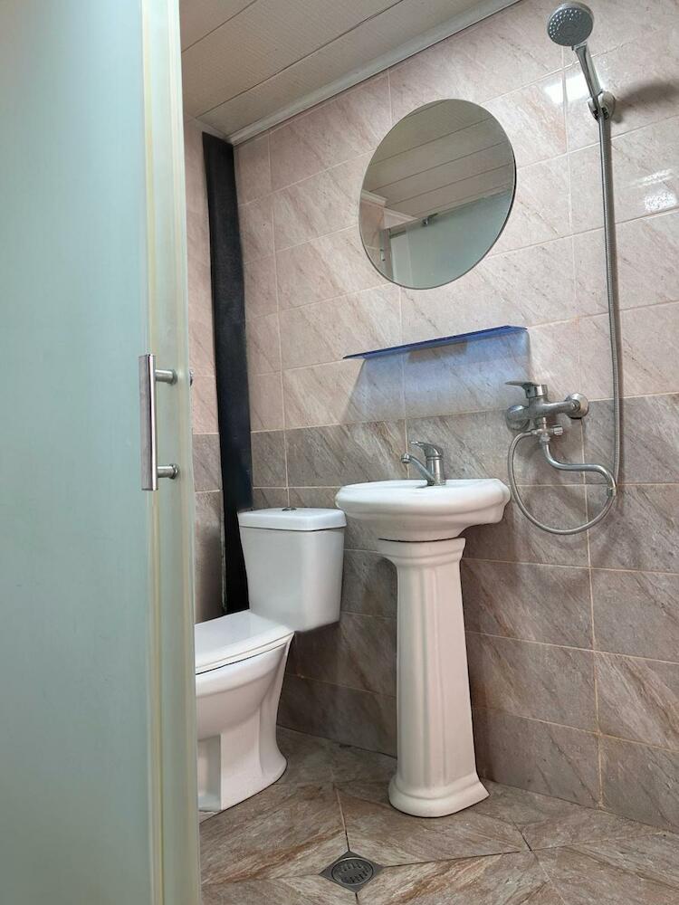 Flora Music & Art Hostel, Baku