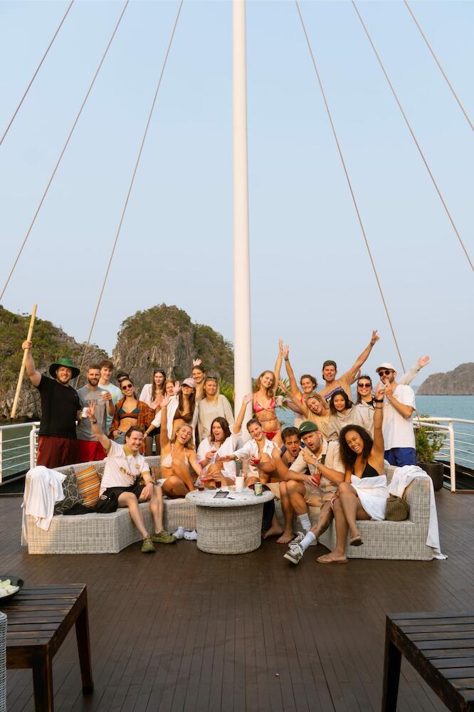 The One Hostel & Rooftop Bar Catba