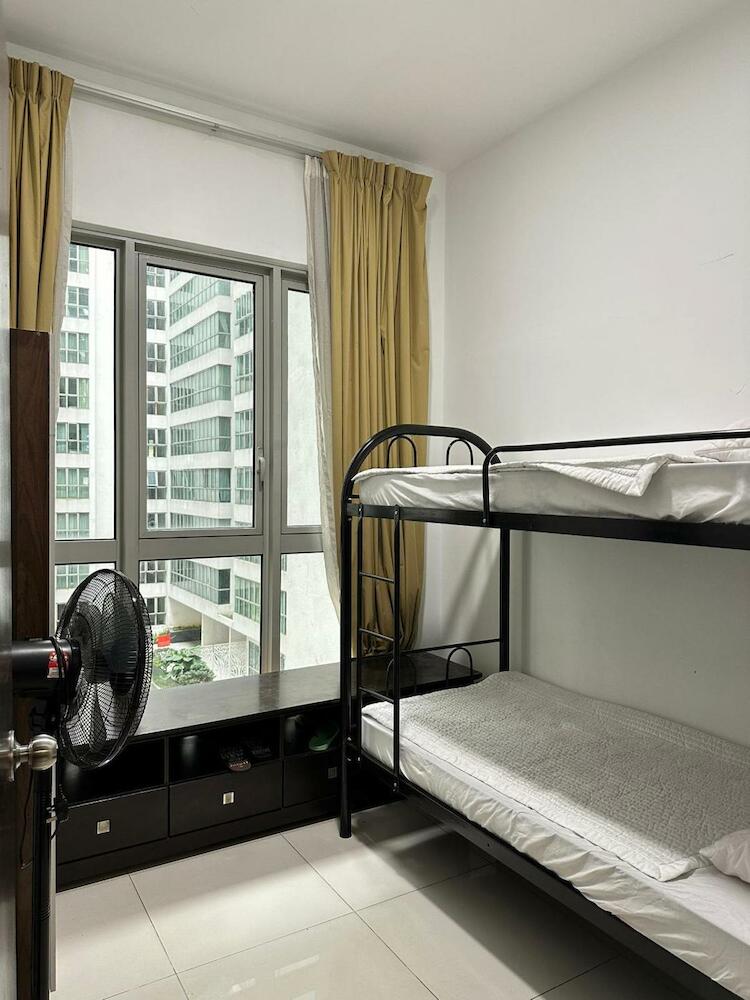 Infinity Pool Hostel @ Regalia Klcc, Kuala Lumpur