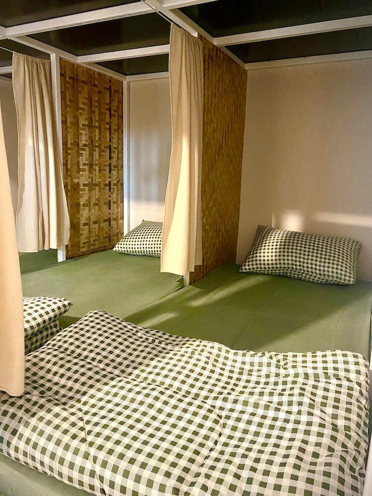 Bless You Hostel, Pai