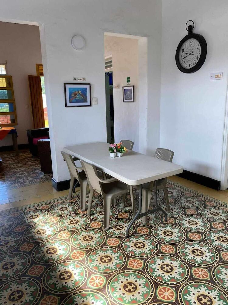 Samario Host, Santa Marta