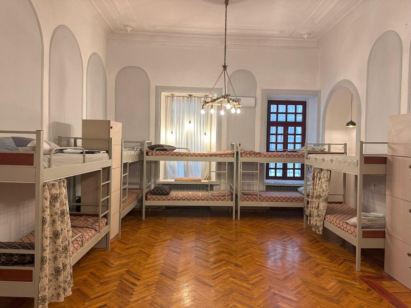 Flora Music & Art Hostel, Baku