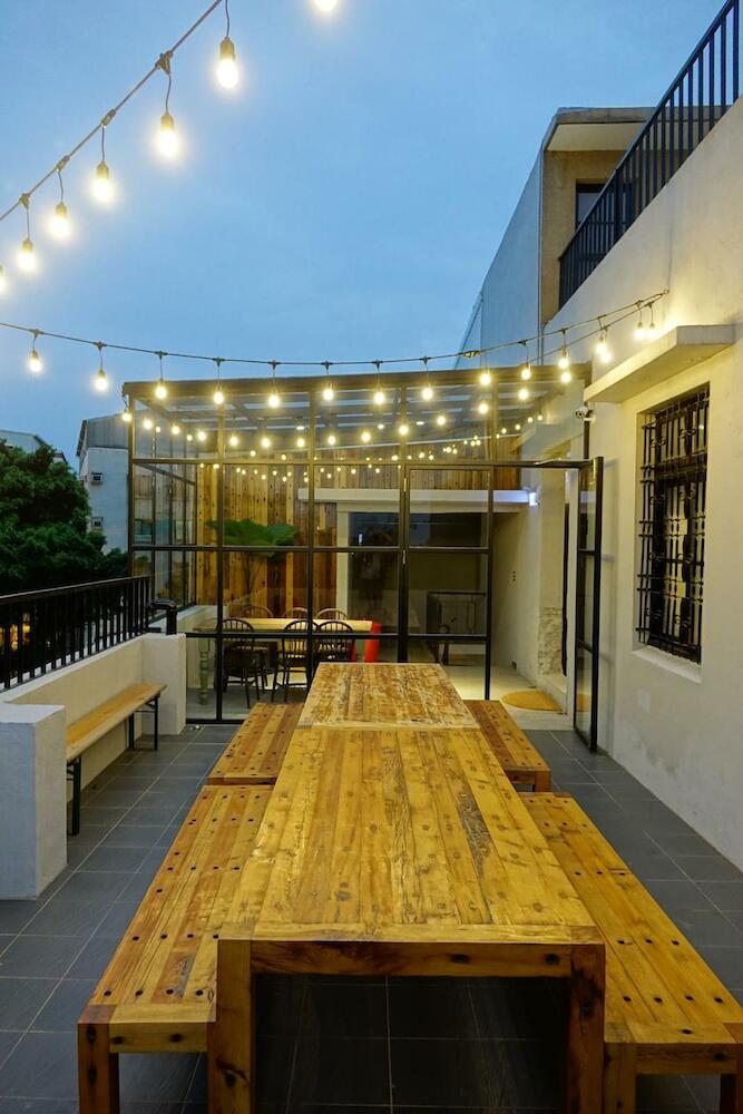 Cao Ji Book Inn Hostel