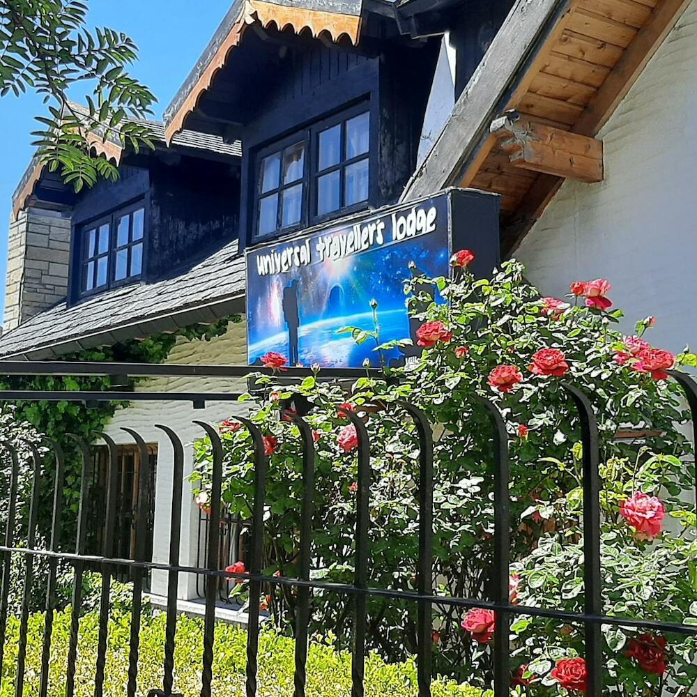 Universal Traveller's Lodge Hostel, Bariloche