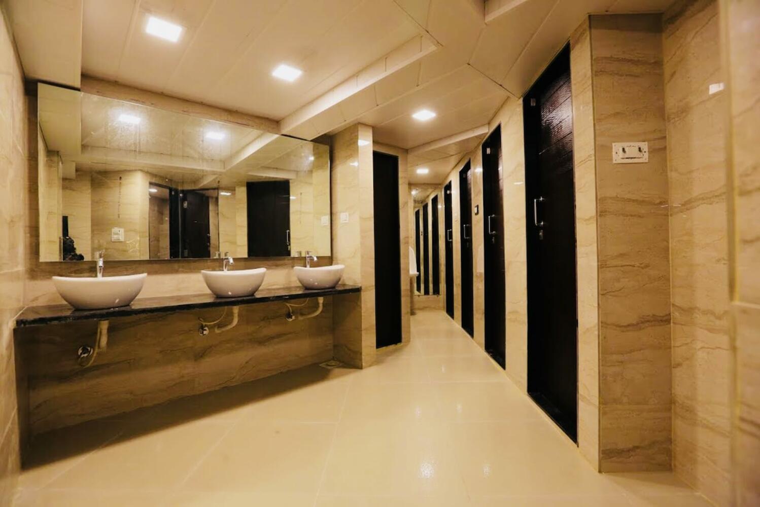 Qubestay Airport Capsule Hotel & Hostel