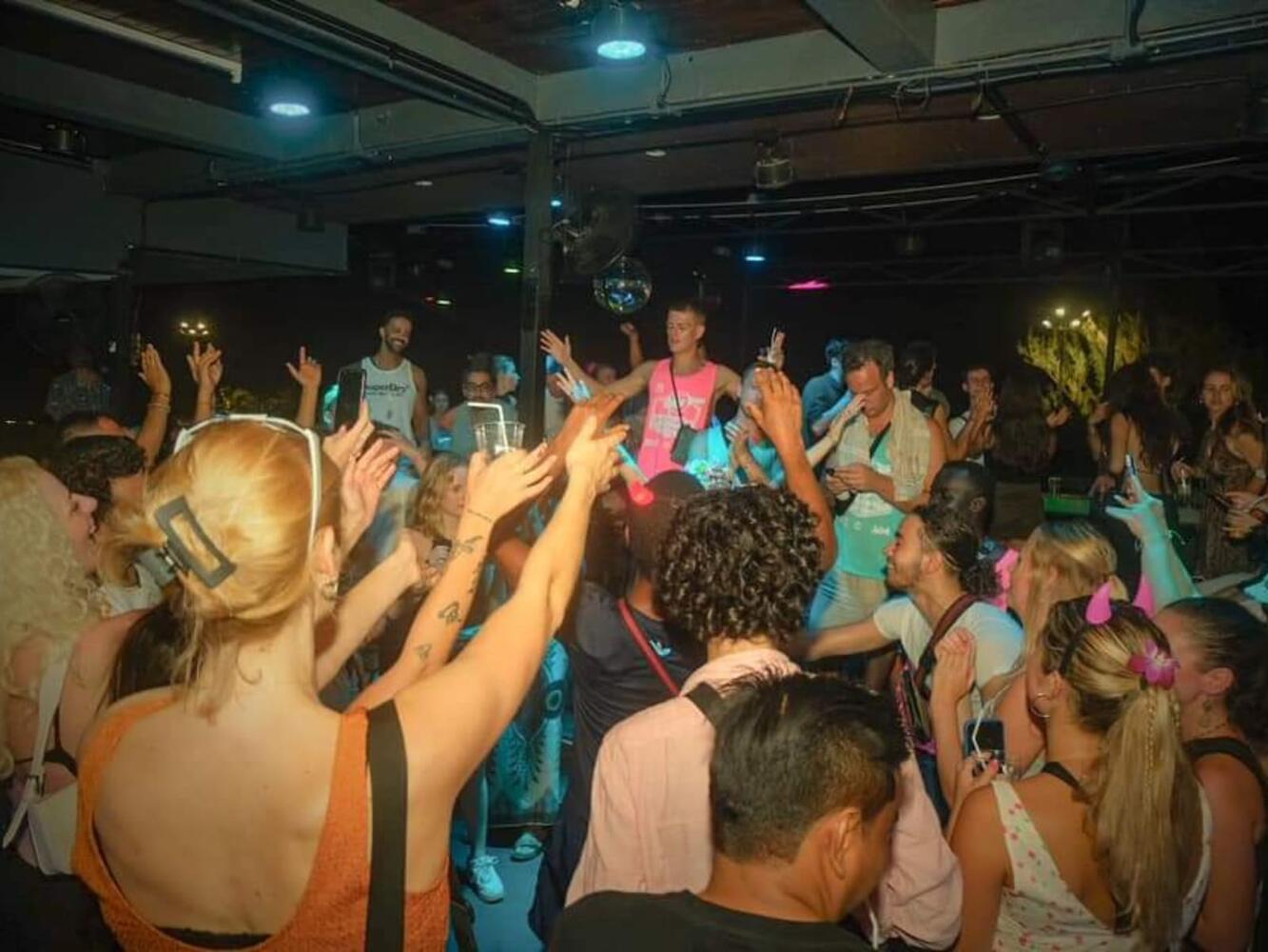Balcony Party Hostel (18-40 yr only), Ao Nang