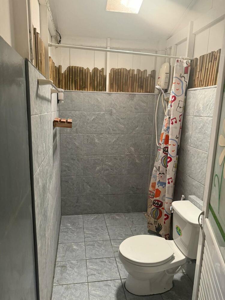 De Bra Hostel, Koh Lanta