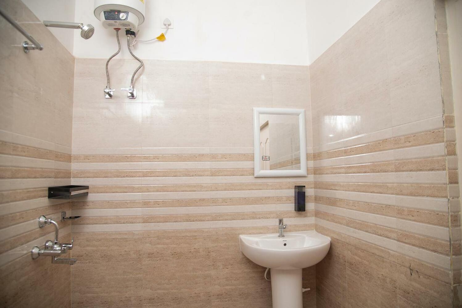 Mezenga 2 - Premium Backpackers Hostel, Guwahati