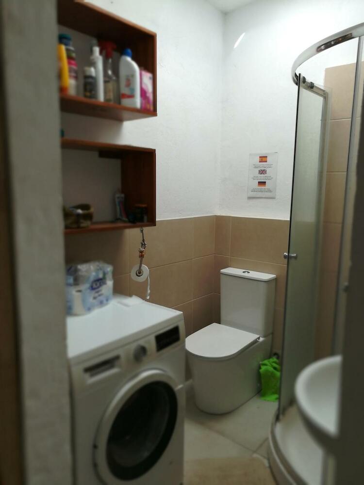 Bett 2 im Frauen-2-Bettzimmer NUR Frauen Only Wimen SOLO Mucheres, Gran Canaria