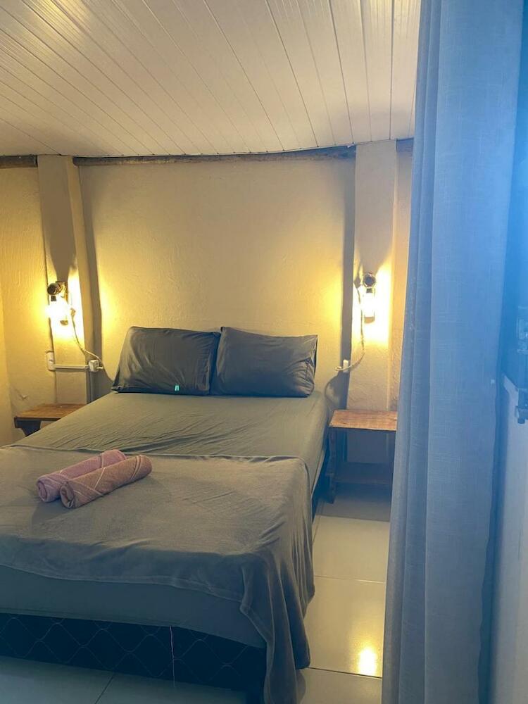 Selah Hostel, Pipa