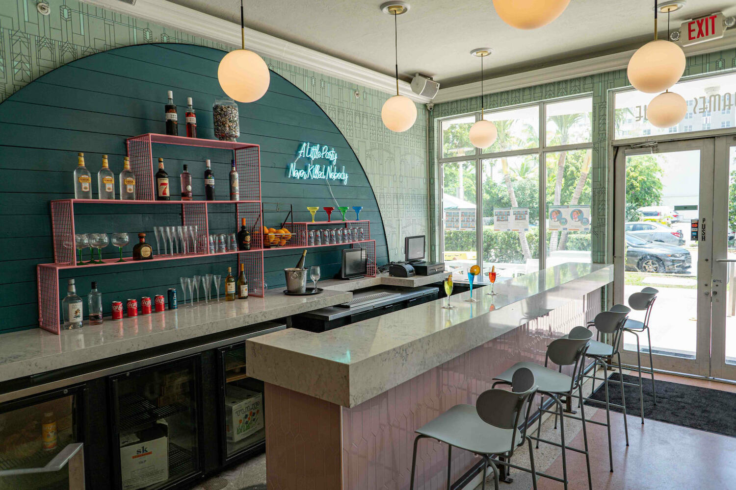 Beds n' Drinks Hostel in Miami Beach Prices 2020 (How to compare?)