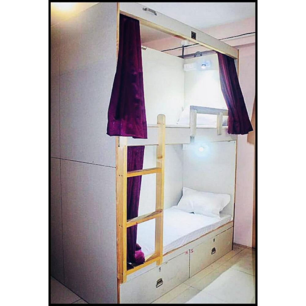Homestay AC Dormitory, New Delhi