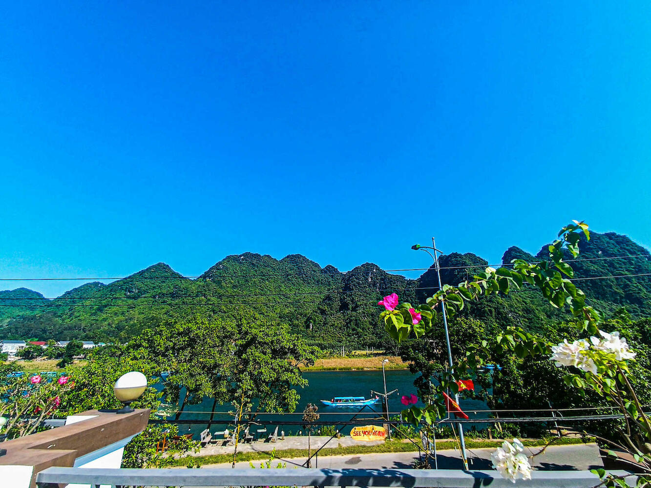 Yolo Pool Bar Villas, Phong Nha
