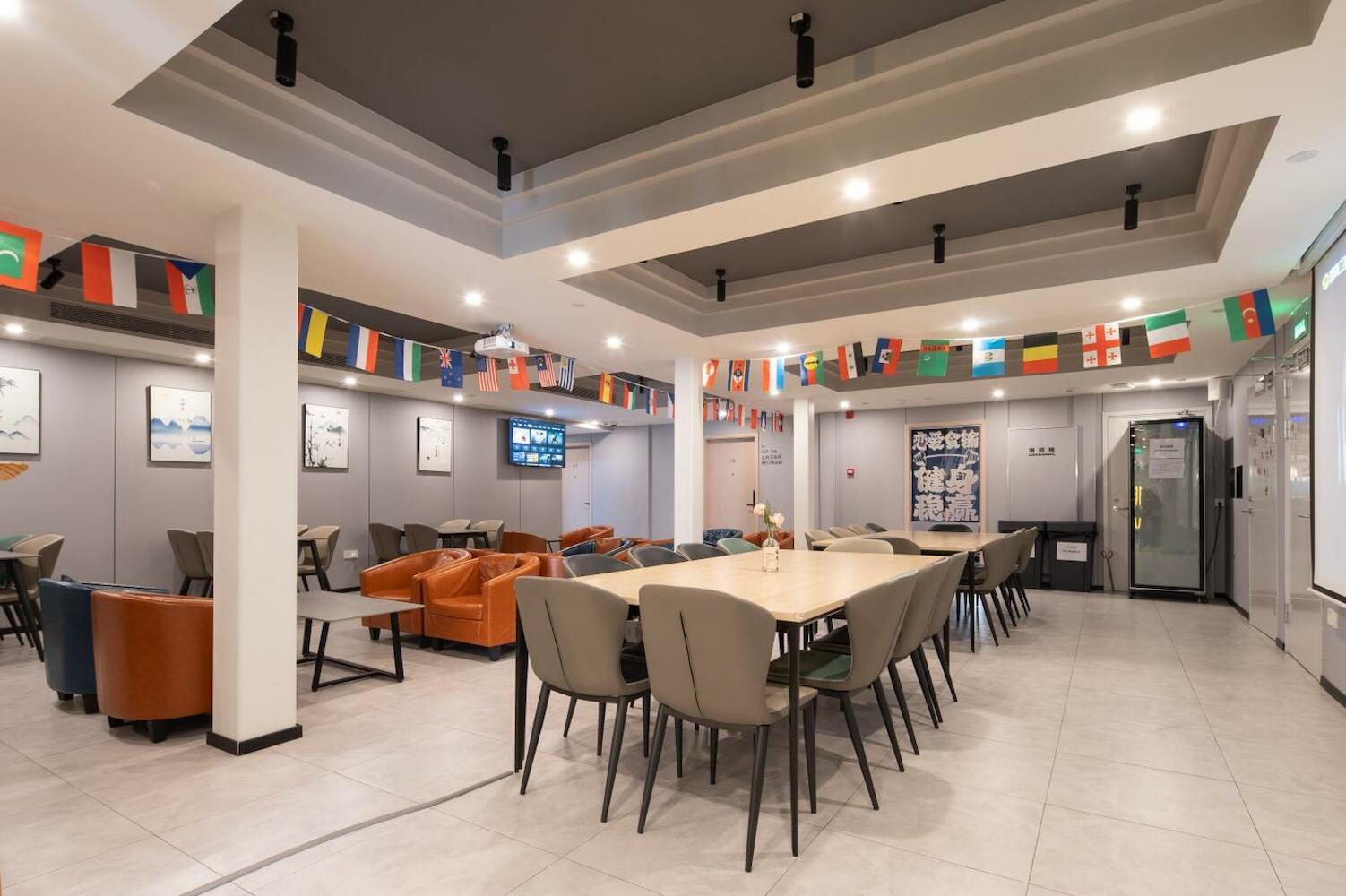 Dayin Youth Hostel - Old Town & People's Square& Rail Hub -Social Area -Bar -Caf, Shanghai