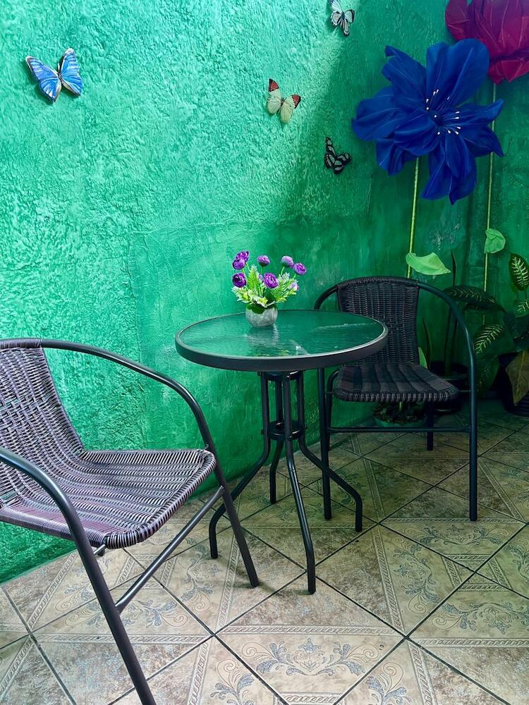Wonderland B&B - Shuttle services available, La Antigua