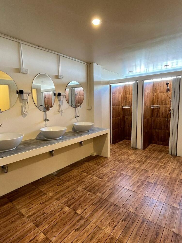 Wonderful Life, Pattaya