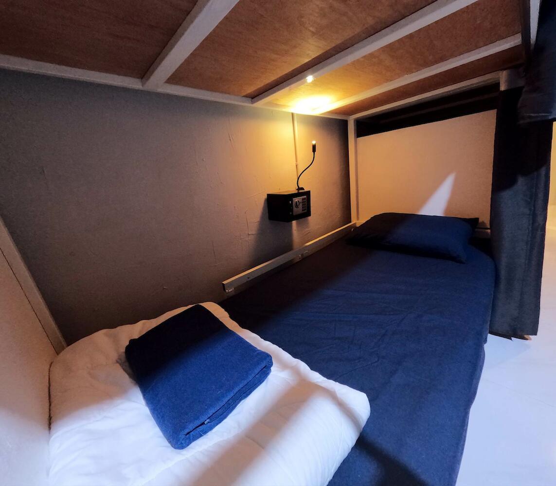 Babyshark Hostel - Loh Dalum Bay, Ko Phi Phi