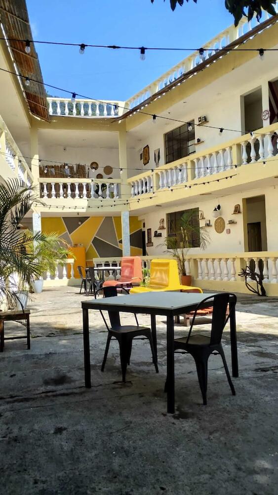 Where to stay in Santa Cruz La Laguna on a budget