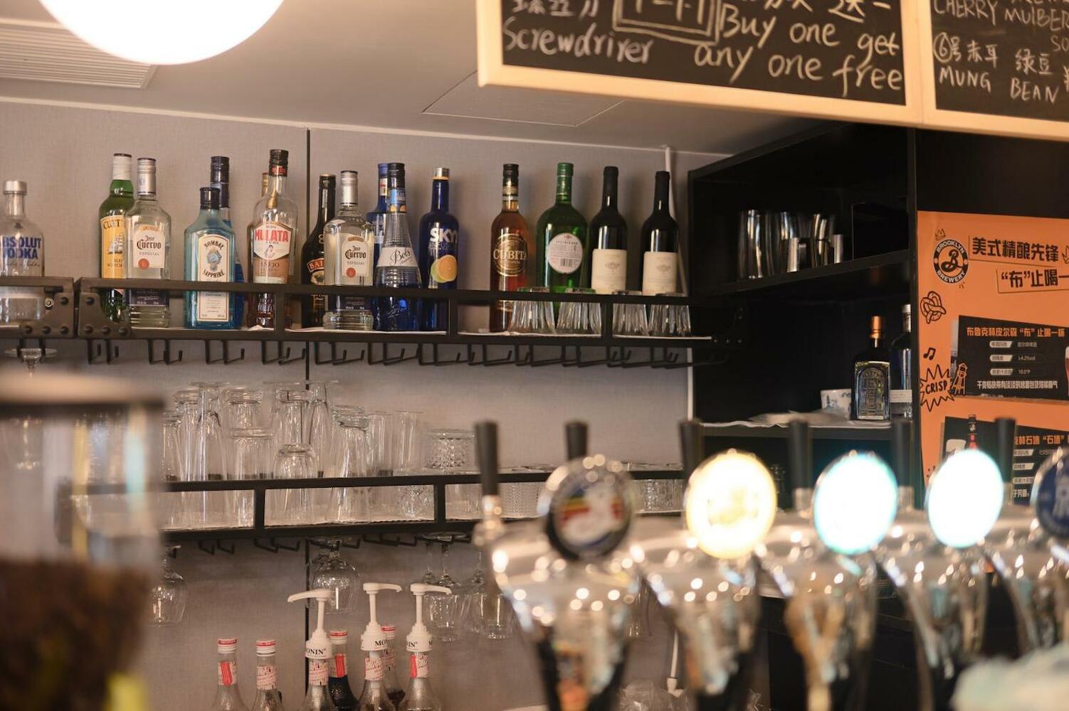 Dayin Youth Hostel - Old Town & People's Square& Rail Hub -Social Area -Bar -Caf, Shanghai