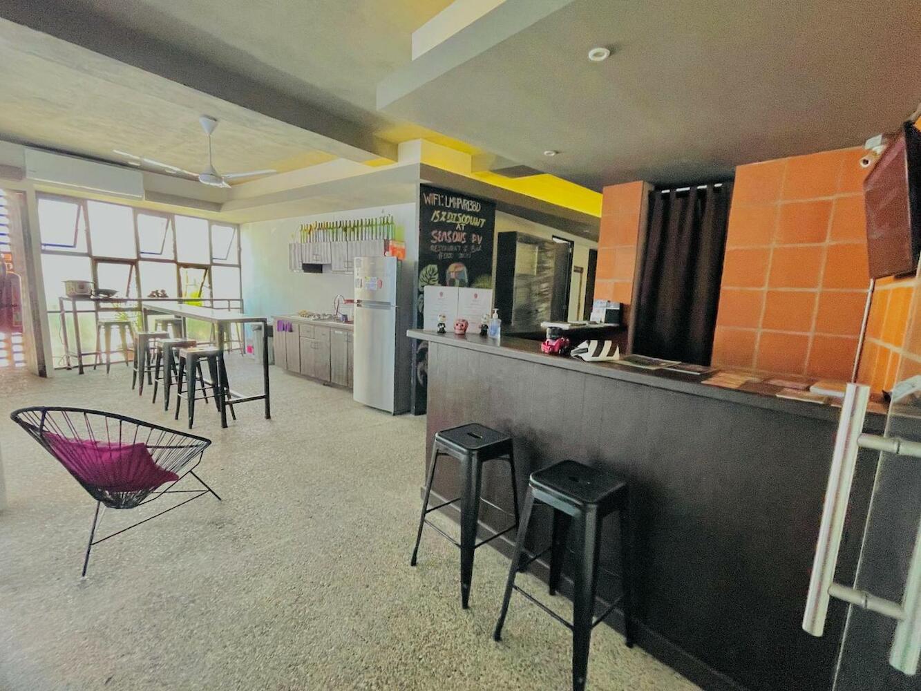 Los Muertos Hostal