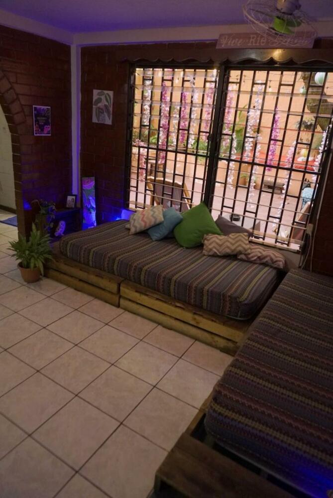 Pool House Hostel, Santa Ana