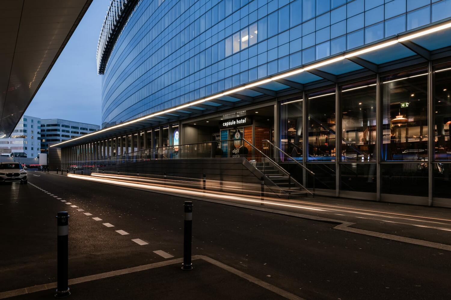 Capsule Hotel - Alpine Garden Zurich Airport, Zurich