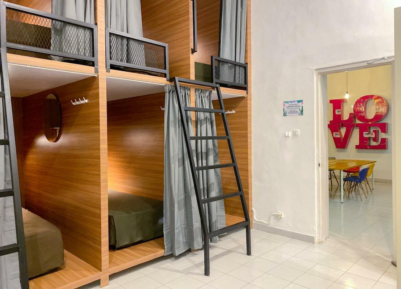 Snooze Hostel