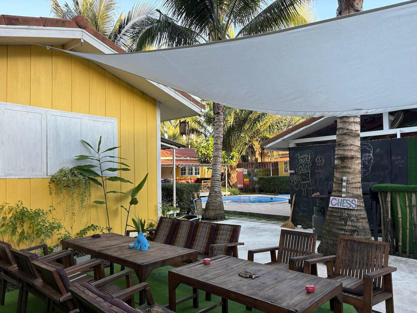 De Bra Hostel, Koh Lanta