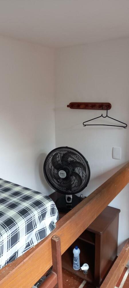Ubatuba Surf Hostel, apenas a 60 metros da praia da Lagoinha!