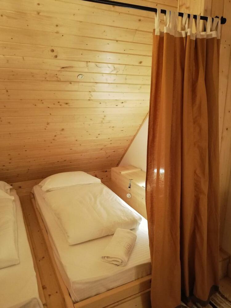 Zozo Hostel, Brașov