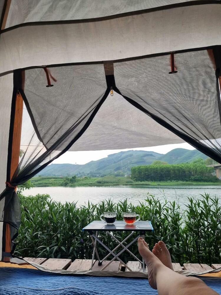 Hahaland, Phong Nha