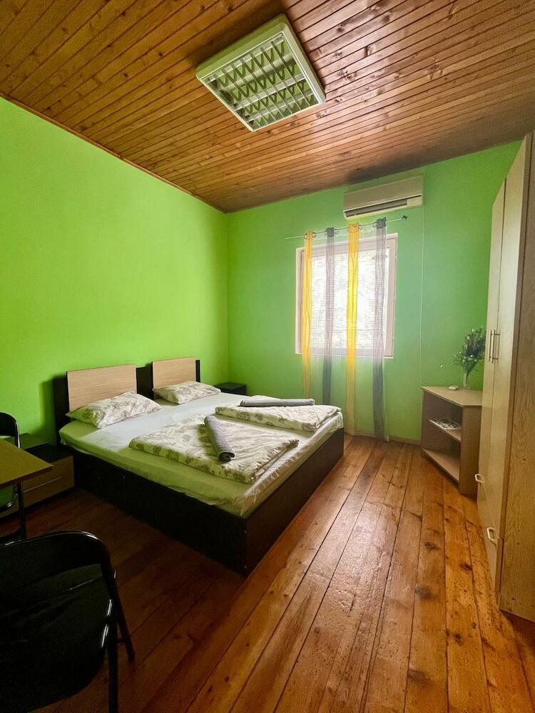 Elegance on a Budget - Rooms for Rent in Sofia Center, Sofia