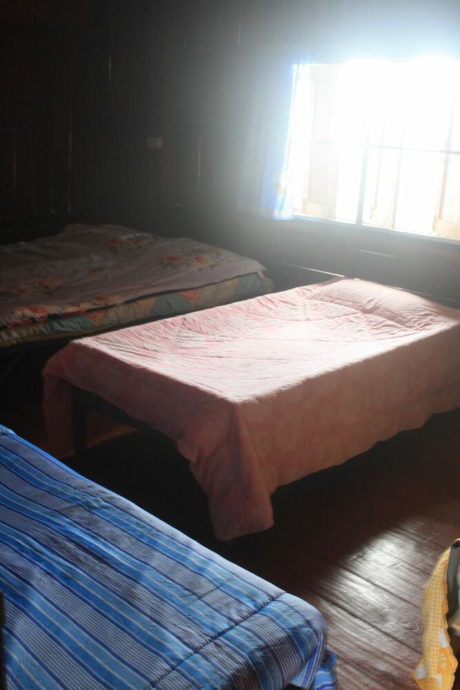 Tiny Hostel, Pai