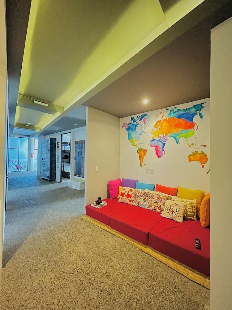 Los Muertos Hostal