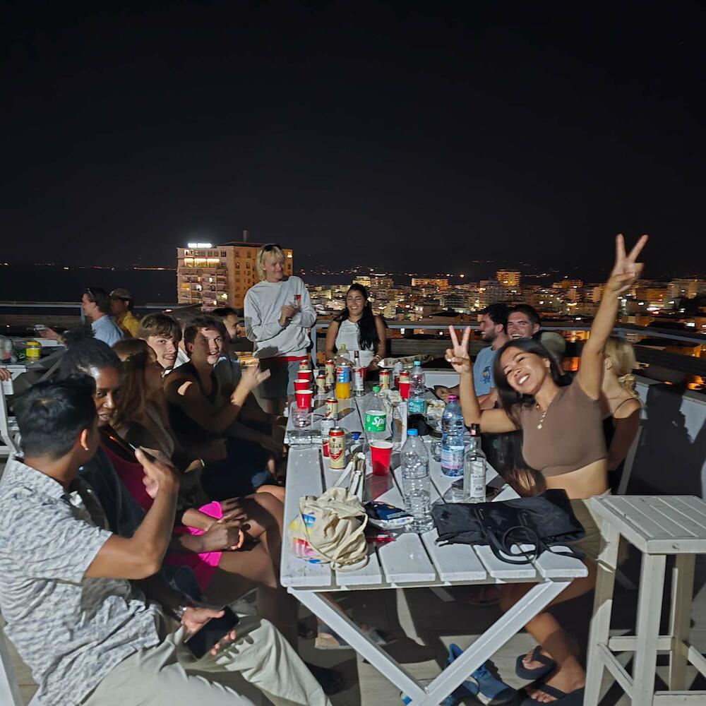 Lazy Roo Hostel, Sarandë