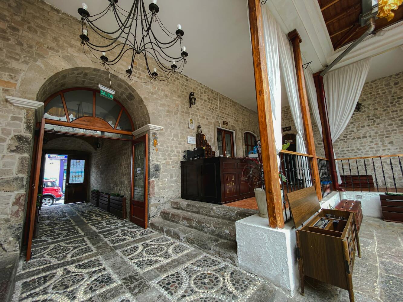 Golden Rest, Latacunga