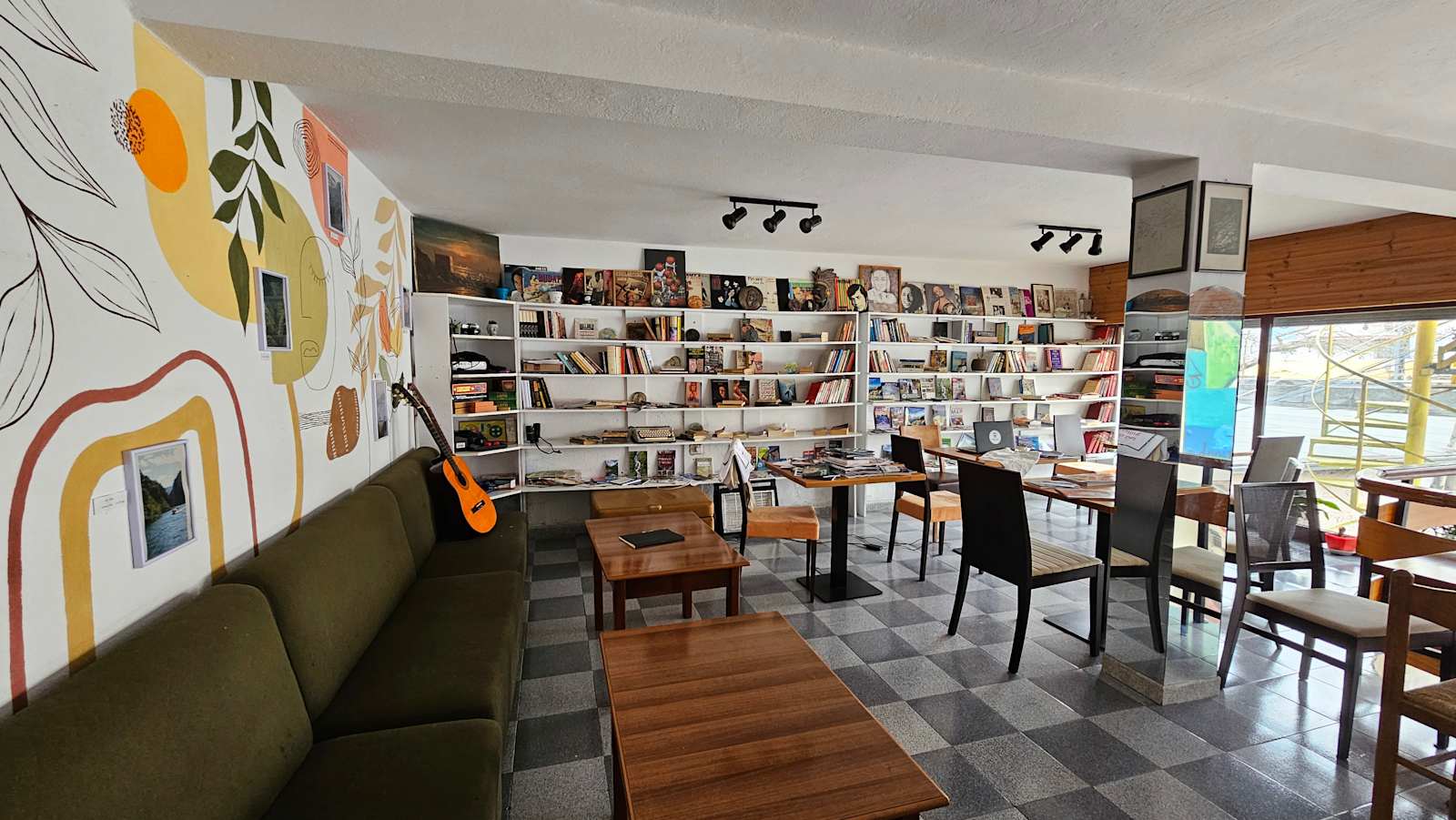 Traveler Hostel