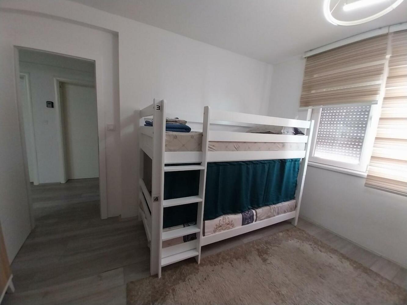 Dm Hostel & Apartments