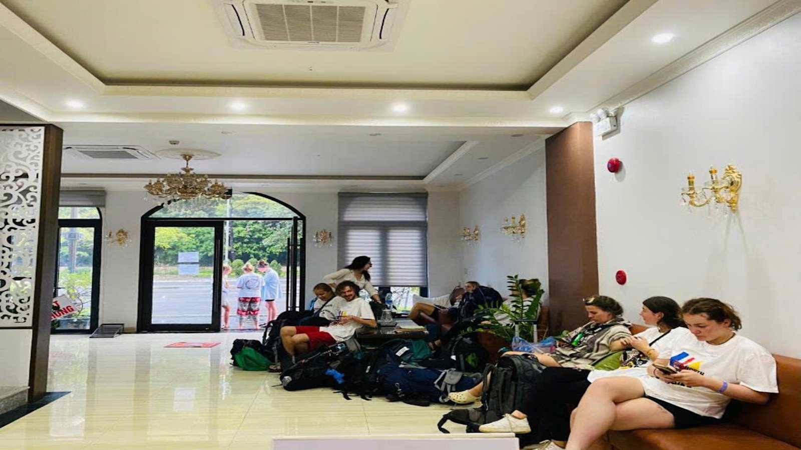 Decharm Hostel, Hạ Long City