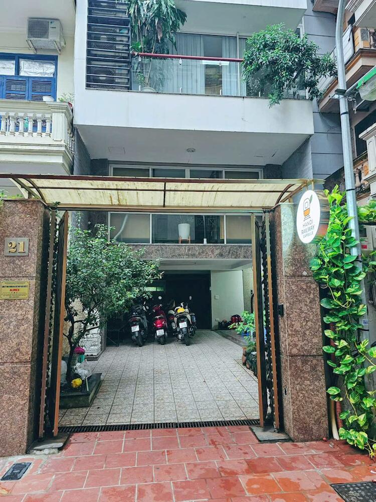 Hanoi Railway Capsule Hostel