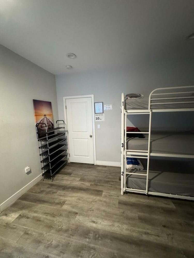 Twin Pineapple Hostel, Los Angeles