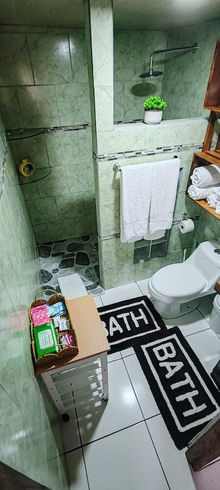 Sloth Backpackers Hostel & Bed & Breakfast