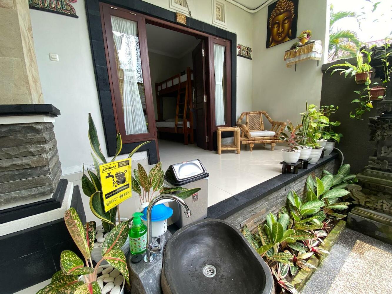 Suwardika Homestay & Dormitory