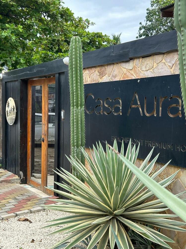 Casa Aura Beachfront Premium Hostel, Tamarindo