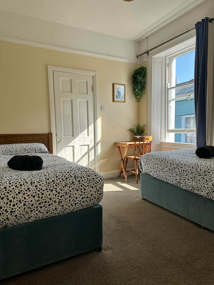 Where to stay in Dingle on a budget