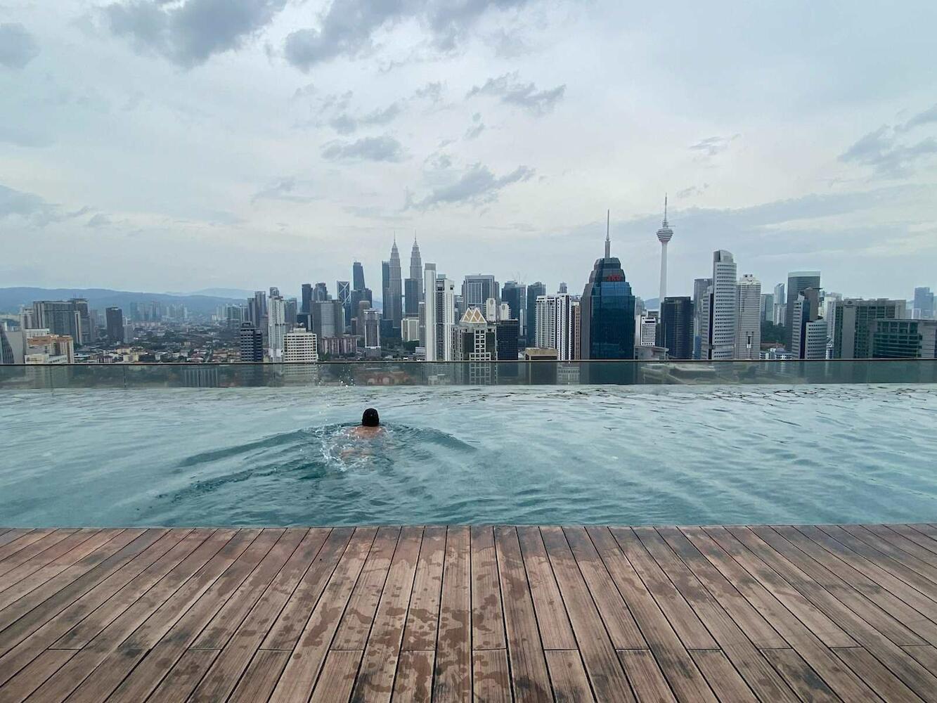 Penthouse Skypool Hostel