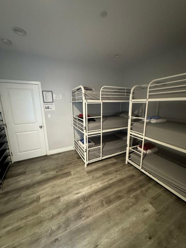 Twin Pineapple Hostel, Los Angeles